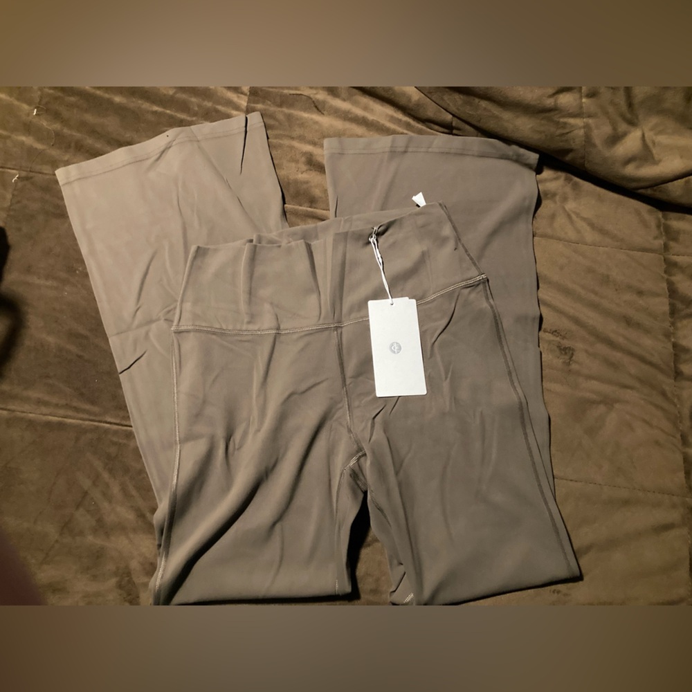 Colorfulkoala brands size xl, new with tags, olive, high waist flared leggings